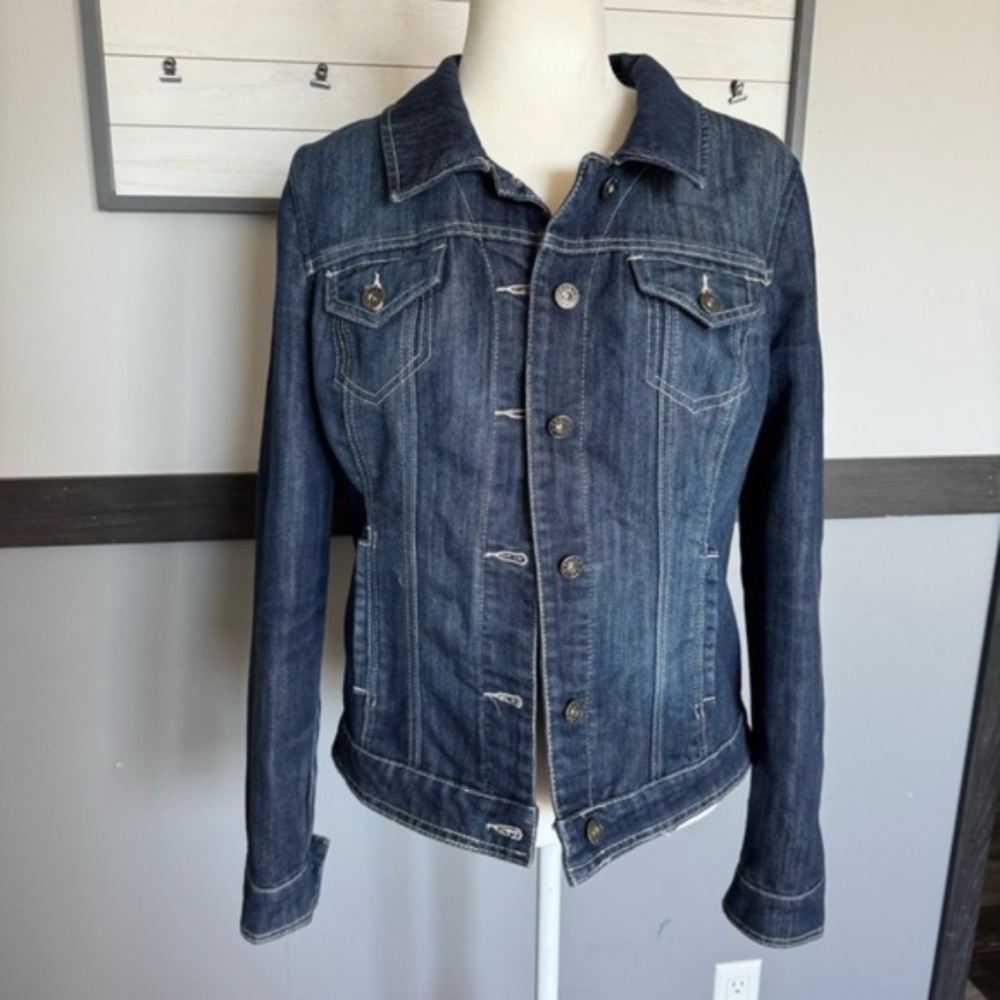 GUESS woman’s jean jacket embroidered logo size XL